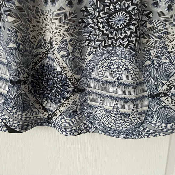 LAURA PETITES Blue & Neutral Boho Print Blouse Size Medium - Picture 7 of 7